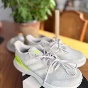 Adidas UltraRun 5 J Women’s 7 Youth 5.5 Gray Neon Sneakers NWT